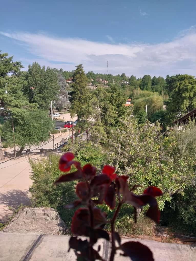 Cucu Haus Hostel La Cumbrecita Bagian luar foto